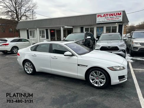 Used 2017 Jaguar XF Premium image 2