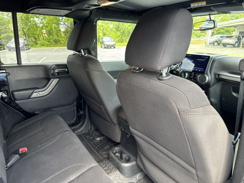 Used 2018 Jeep Wrangler Unlimited Sport S AWD/4WD image 28