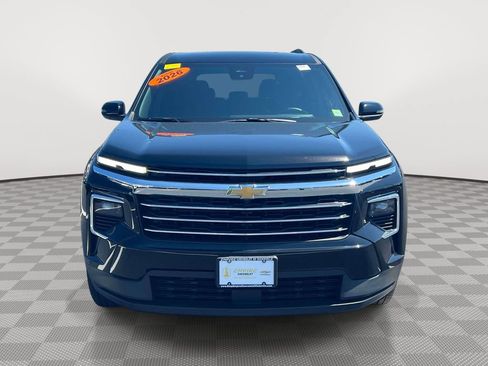 Used 2026 Chevrolet Traverse LT AWD/4WD image 2