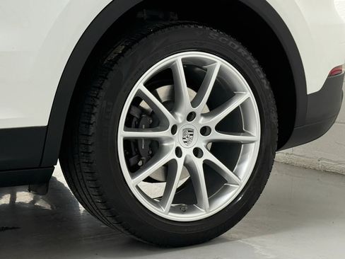 Used 2019 Porsche Cayenne AWD/4WD image 46