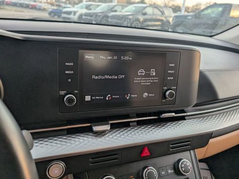 Used 2024 Kia Carnival LX image 19