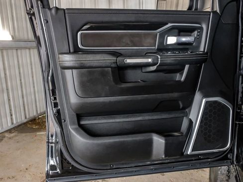 Used 2019 RAM 2500 Laramie w/ Black Appearance Package AWD/4WD image 43
