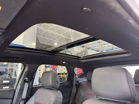 Used 2025 Chevrolet Blazer RS w/ Enhanced Convenience Package AWD/4WD image 9