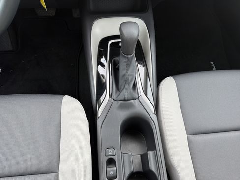 Used 2025 Toyota Corolla LE image 28