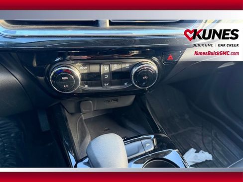 Used 2024 Chevrolet Trax ACTIV w/ Sunroof Package image 17