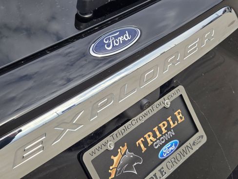 Used 2023 Ford Explorer XLT image 11