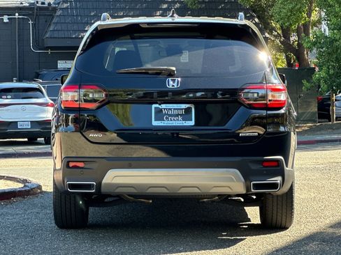 Used 2024 Honda Pilot Touring image 9