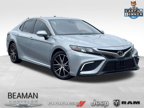 Used 2024 Toyota Camry SE image 1