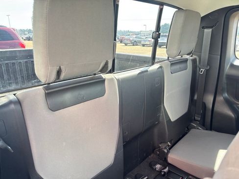 Used 2019 Toyota Tacoma SR5 w/ SR5 Appearance Package (SM) image 24