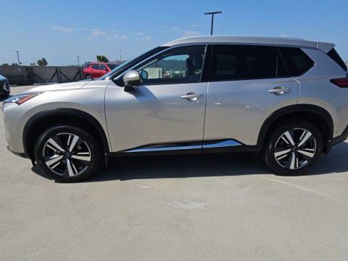 Used 2023 Nissan Rogue SL w/ SL Premium Package FWD image 5