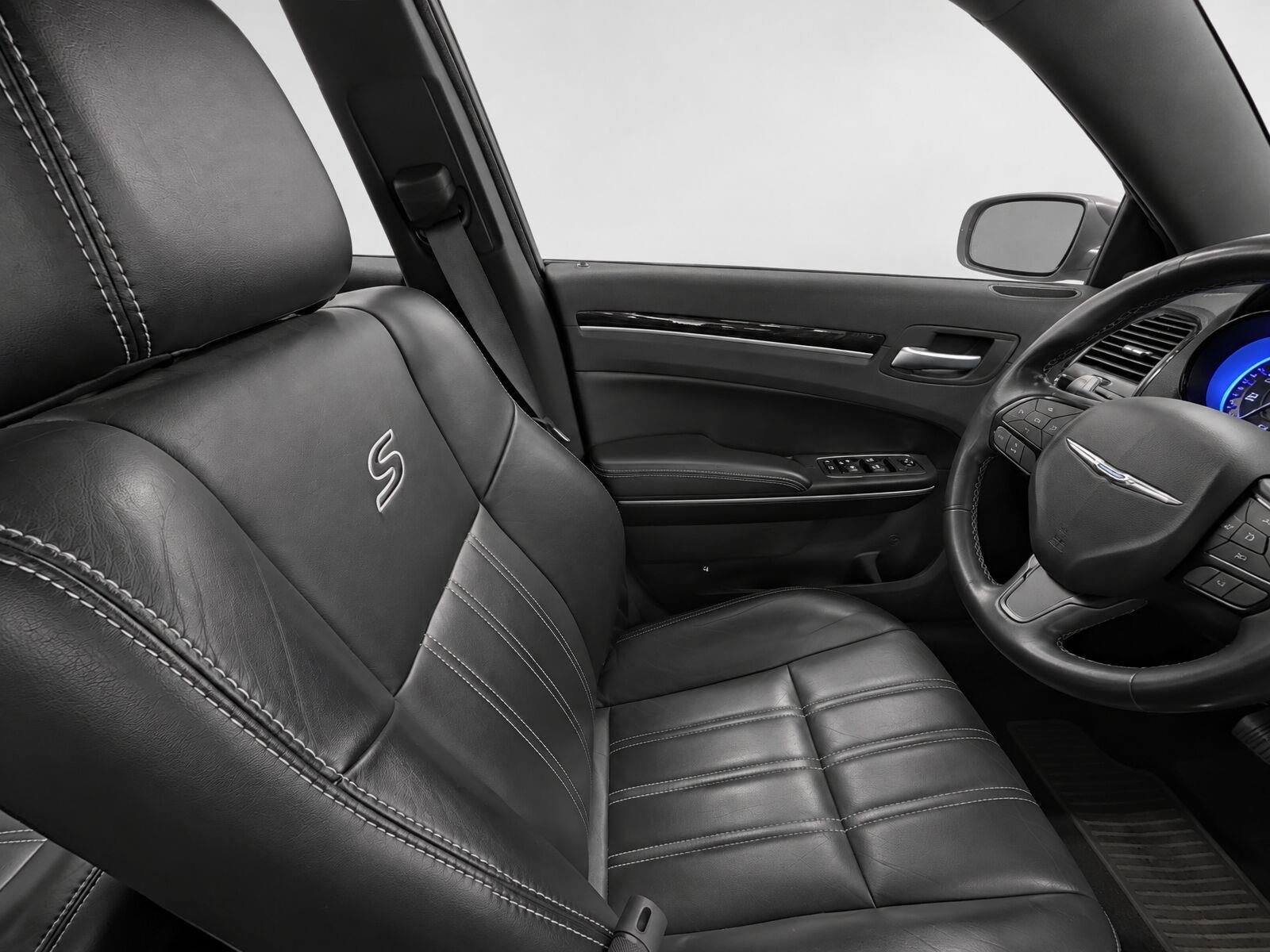 Used 2019 Chrysler 300 S RWD image 12
