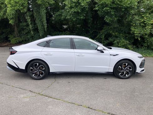 Used 2025 Hyundai Sonata SEL FWD image 2