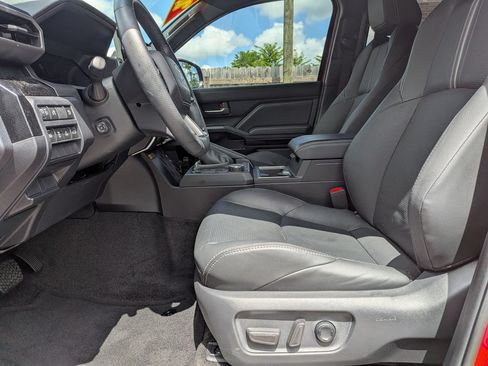Used 2025 Toyota 4Runner Limited RWD image 30