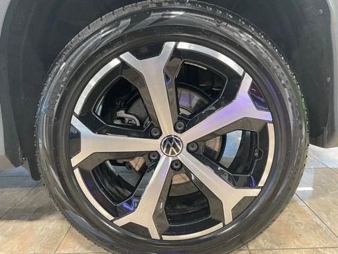 New 2025 Volkswagen Tiguan SE image 21