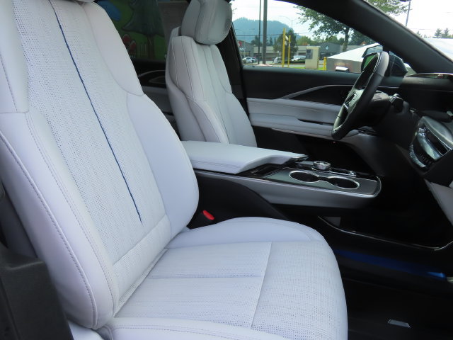 Used 2025 Cadillac Lyriq Luxury w/ LPO, Floor Liner Package AWD/4WD image 44