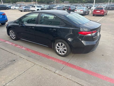 Used 2022 Toyota Corolla LE FWD image 4