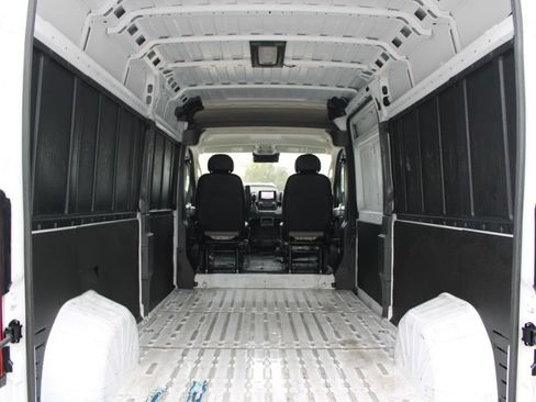 Used 2025 RAM ProMaster 2500 w/ Convenience Group FWD image 9