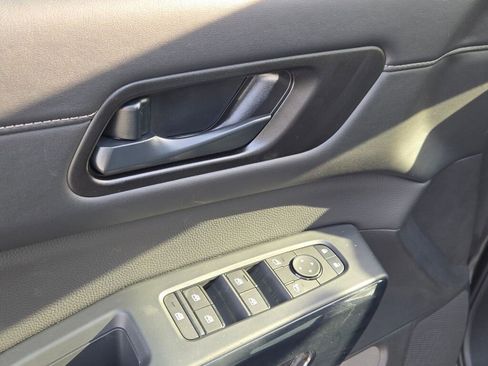 New 2025 Nissan Pathfinder SV w/ Black Appearance Package image 23