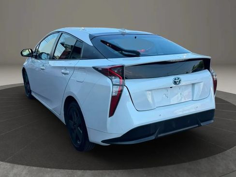 Used 2018 Toyota Prius Four Touring FWD image 6