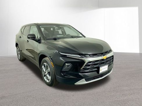 Used 2023 Chevrolet Blazer LT image 3