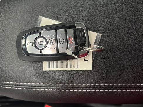 Used 2024 Ford Escape SE image 19