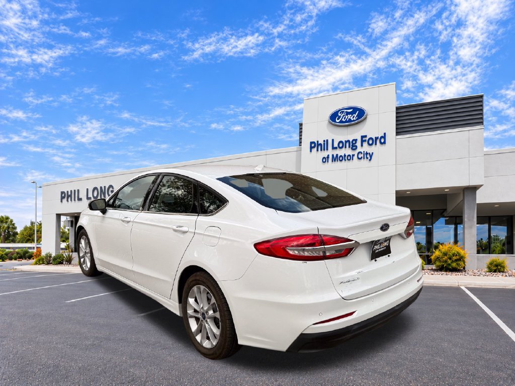 Used 2020 Ford Fusion SE FWD image 5