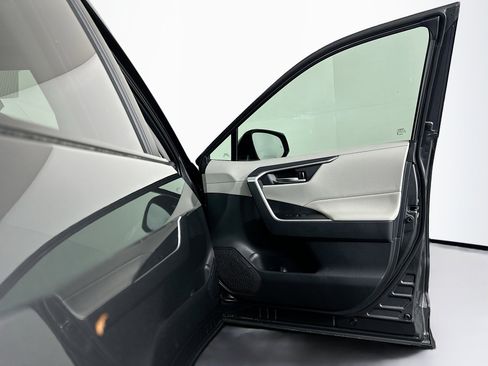 Used 2025 Toyota RAV4 XLE w/ Convenience Package FWD image 33