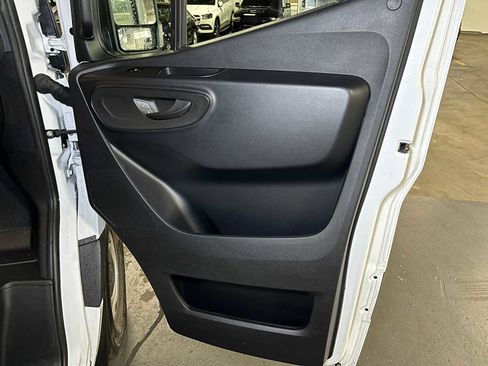 Used 2025 Mercedes-Benz Sprinter 2500 image 10