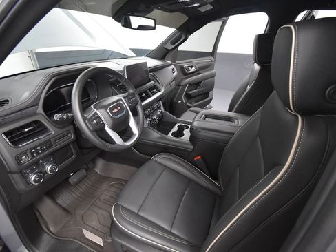 Used 2024 GMC Yukon XL SLT image 25