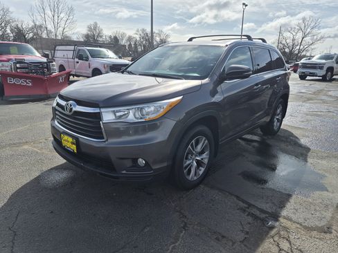 Used 2014 Toyota Highlander XLE image 4