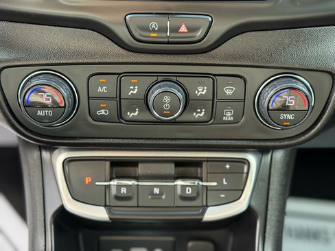 Used 2023 GMC Terrain SLE w/ Driver Convenience Package image 16