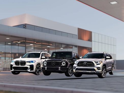 Used 2025 Toyota Corolla SE image 2