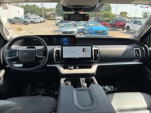 Used 2025 Ford Expedition Active AWD/4WD image 28