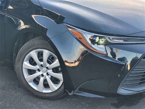Used 2024 Toyota Corolla LE image 3