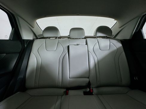 Used 2023 Hyundai Elantra Limited image 30