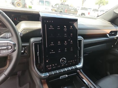 Used 2025 GMC Yukon XL Denali AWD/4WD image 11