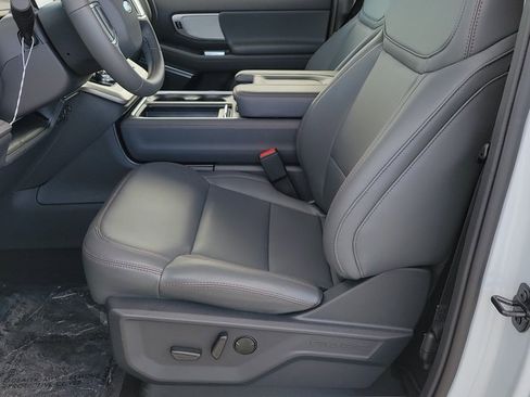 New 2025 Ford Expedition Active image 6