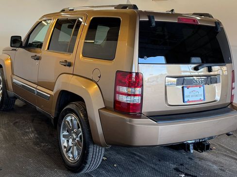 Used 2012 Jeep Liberty Limited w/ Tire & Wheel Group image 7