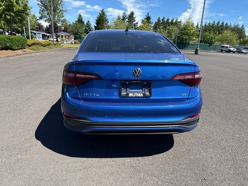 Used 2024 Volkswagen Jetta SE FWD image 6