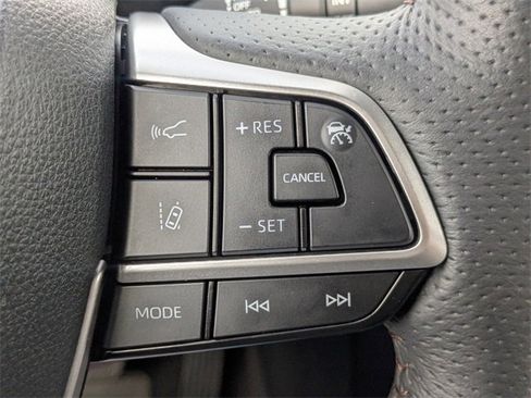 Used 2025 Toyota Sienna Platinum image 28