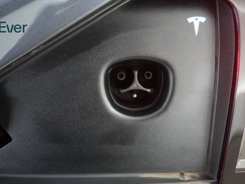 Used 2023 Tesla Model X image 10