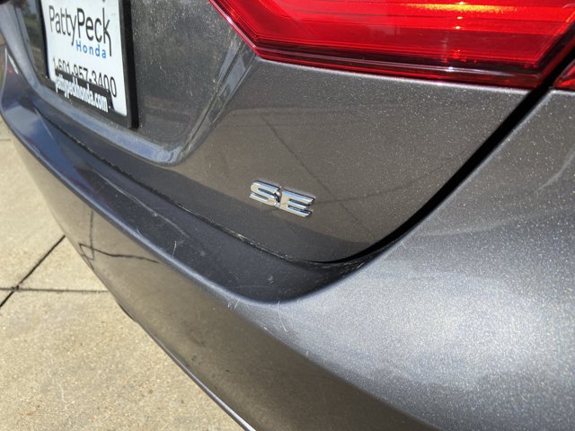 Used 2018 Toyota Camry SE FWD image 45