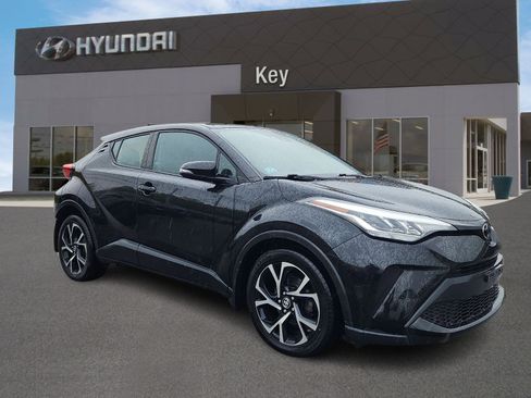 Used 2021 Toyota C-HR XLE FWD image 1
