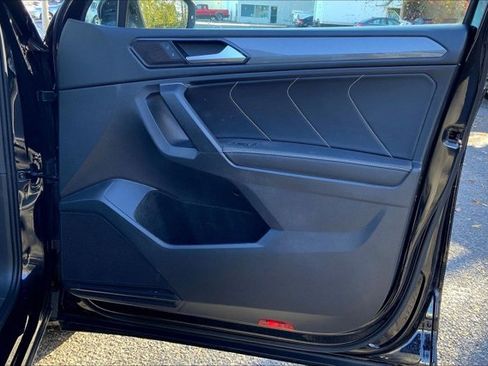 Used 2022 Volkswagen Tiguan SE image 23