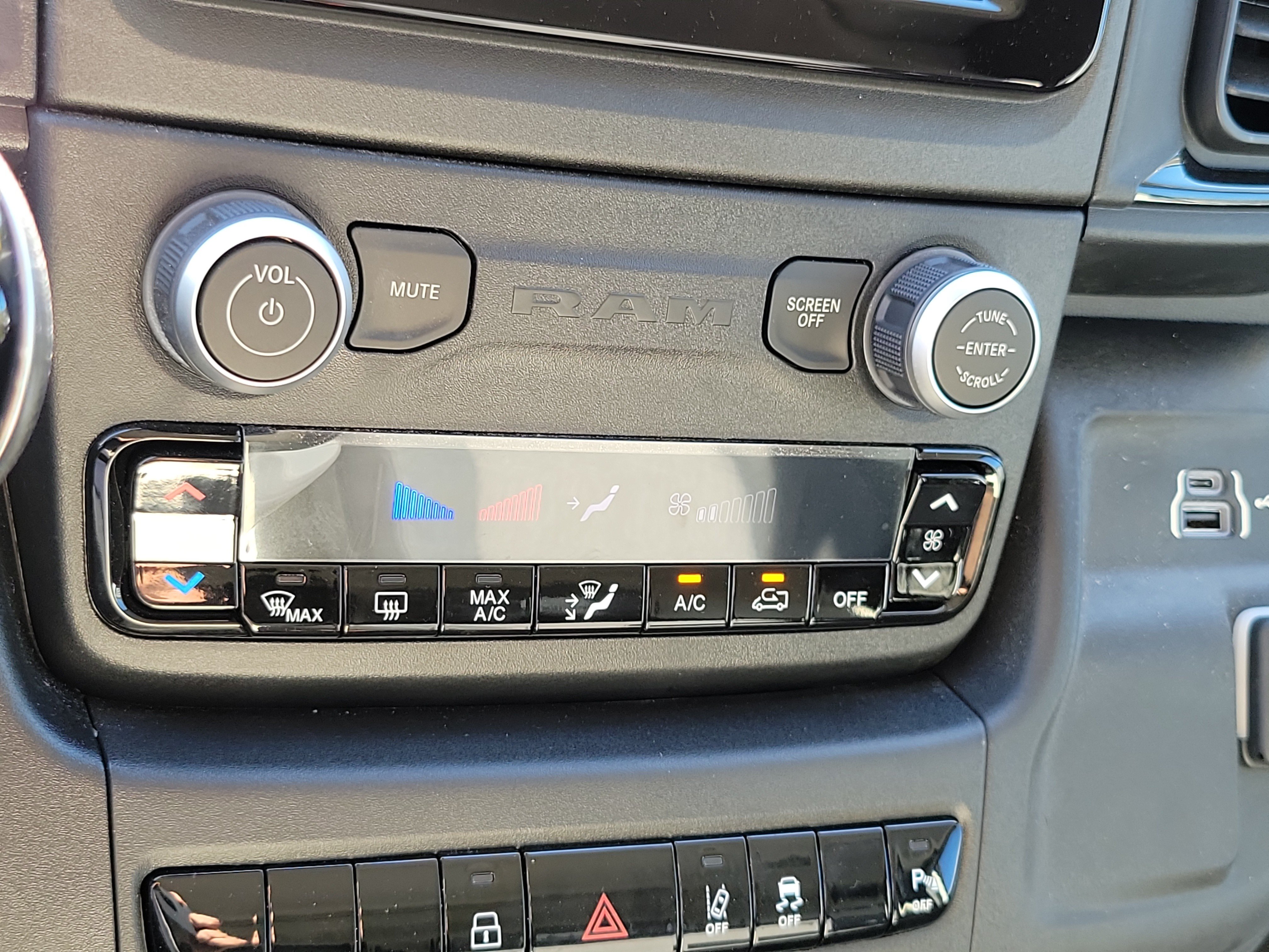 Used 2025 RAM ProMaster 2500 w/ Safety Group FWD image 16