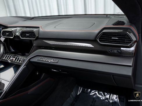 Used 2023 Lamborghini Urus S image 46