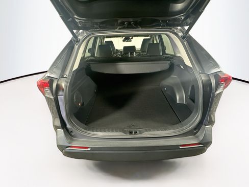 Used 2020 Toyota RAV4 XLE Premium FWD image 28