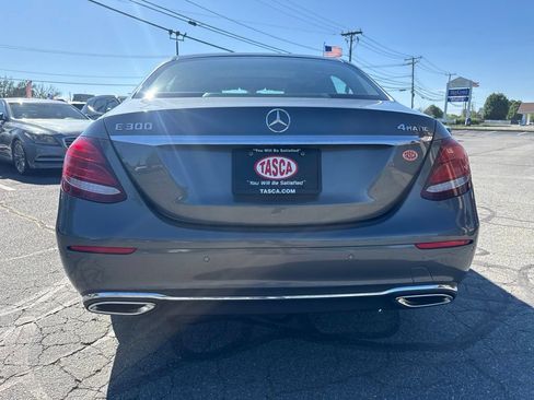 Used 2017 Mercedes-Benz E 300 4MATIC image 6