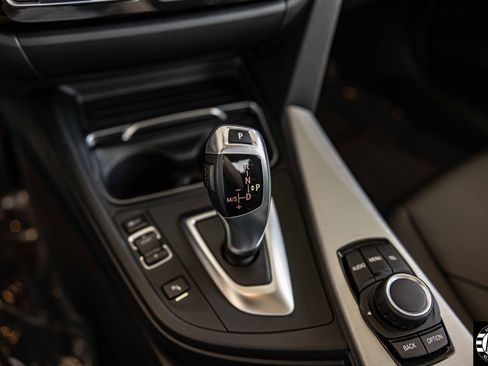 Used 2017 BMW 320i xDrive Sedan image 30