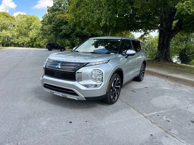 Used 2023 Mitsubishi Outlander SE AWD/4WD image 3